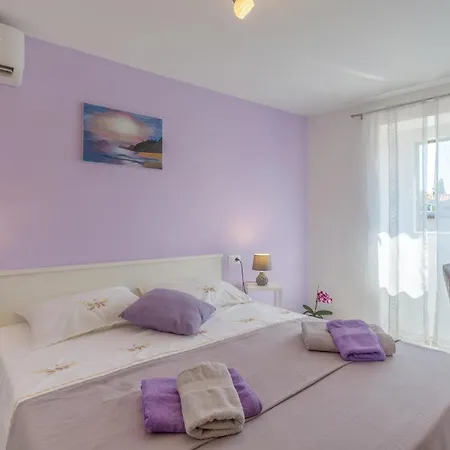 Vakantiehuis 2 Bedroom Beautiful In *