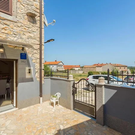 Vakantiehuis 2 Bedroom Beautiful In *