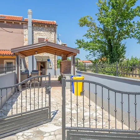 2 Bedroom Beautiful In *